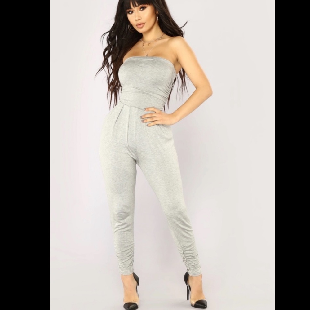 Strapless romper/jumpsuit in heather grey.